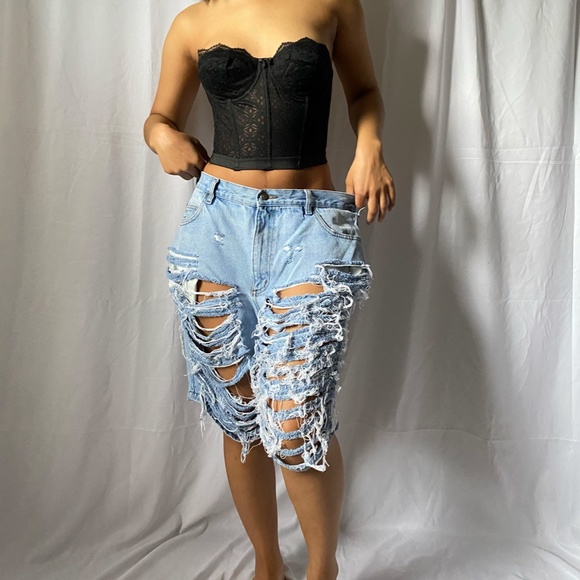 Low Rise Signature CUSTOM Distressed Shorts - Picture 2 of 2